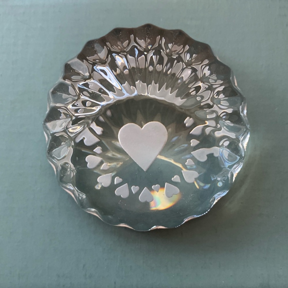 Lenox Crystal Etched Hearts Paperweight in New condition